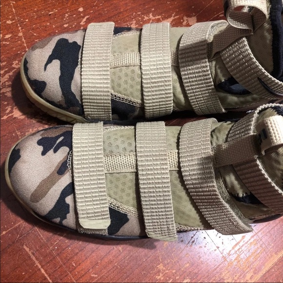 Nike LeBron Soldier XI  Basketball Shoes Sz 7Y - Picture 5 of 6